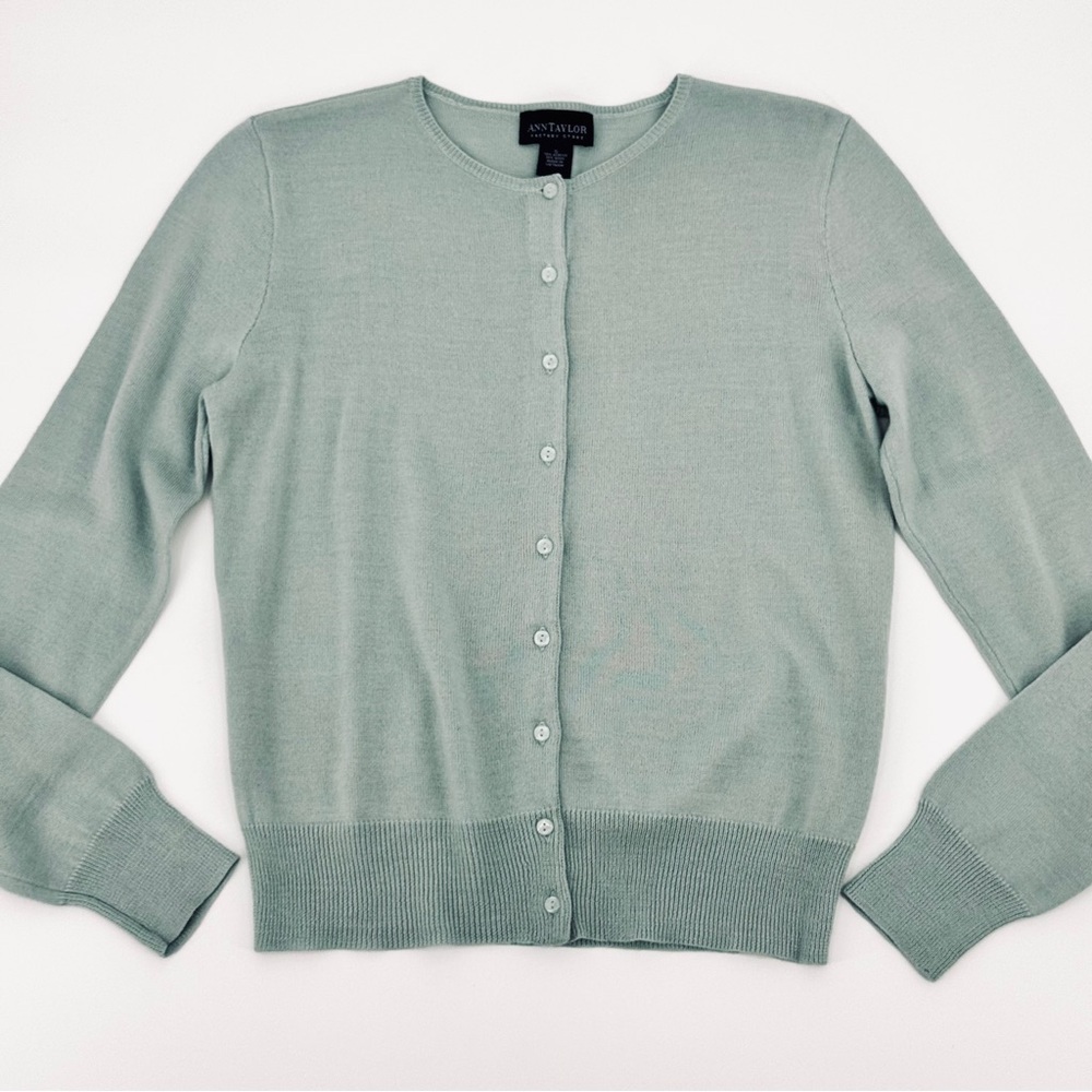 Ann Taylor Lightweight Wool Knit Blend Button-up Fitted Cardigan - Picture 2 of 9